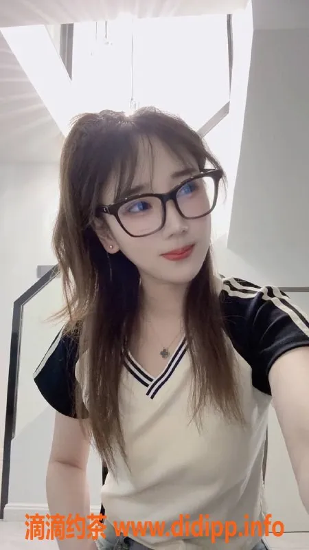 杭州楼凤-上城区郭小小，700元服务，视频认证