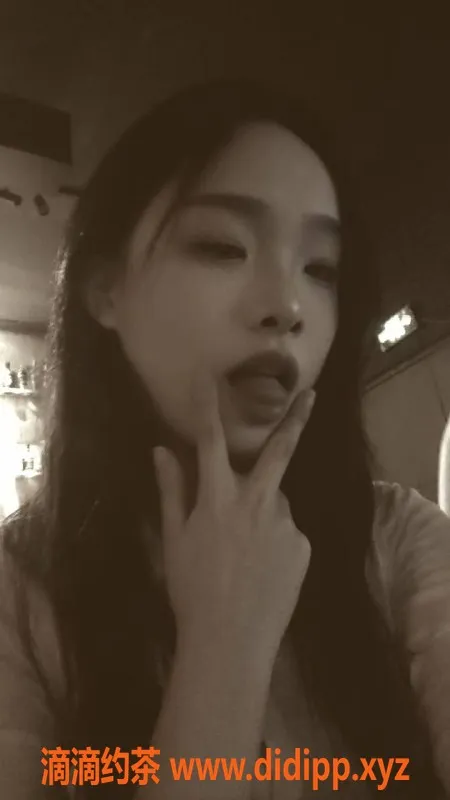 成都楼凤-春熙路萌萌，身材出众的嫩妹，课时费7/12