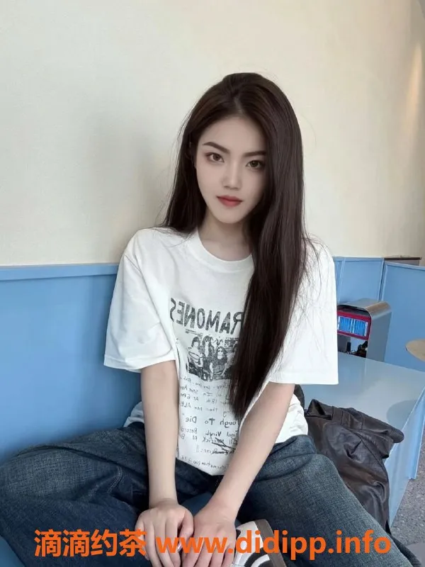 重庆楼凤-江北21岁朵朵，43kg真实C罩杯，热情服务等你来体验！