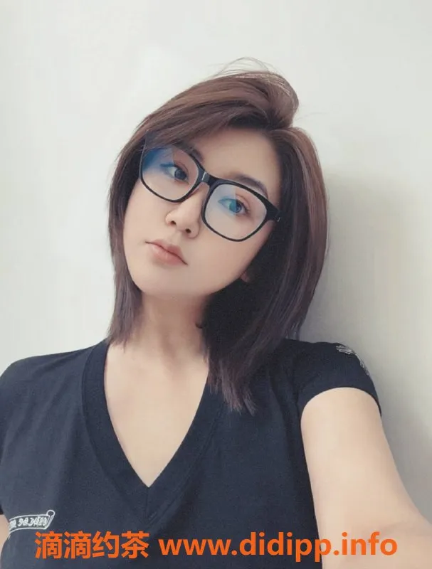 郑州楼凤-郑州璐子萱，27岁身高170，真胸40C热情服务