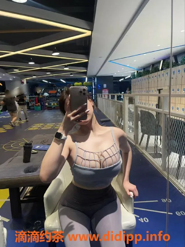 广州上门服务-白云区奈儿，24岁大胸美眉，预约请提前2小时