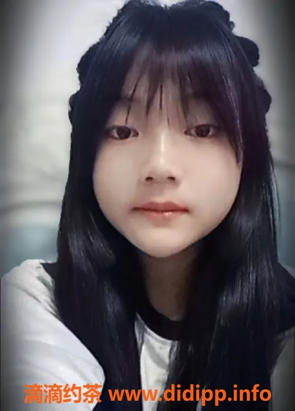 重庆楼凤-江北区18岁欣儿，161cm C罩杯，超值服务等你体验！