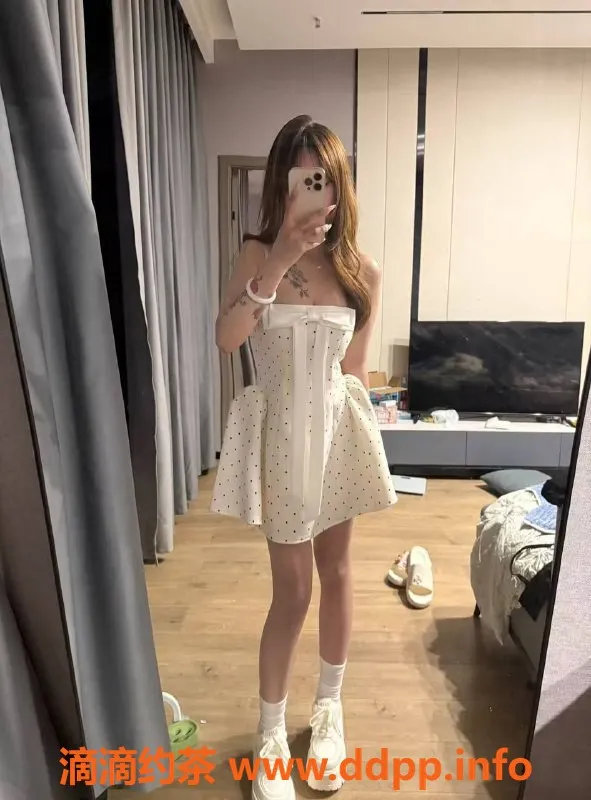 珠海楼凤-诗瑤，18岁D罩杯，利腾金力湾C2服务