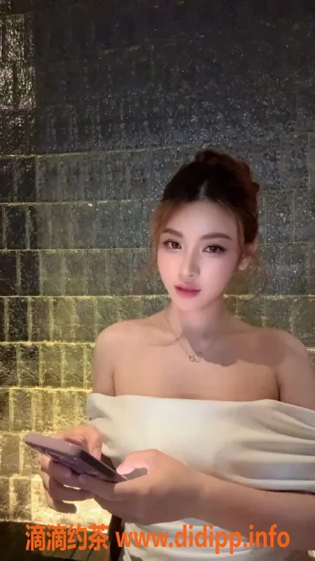 成都楼凤-成华区御姐莫妮卡，颜值9.0，服务8P