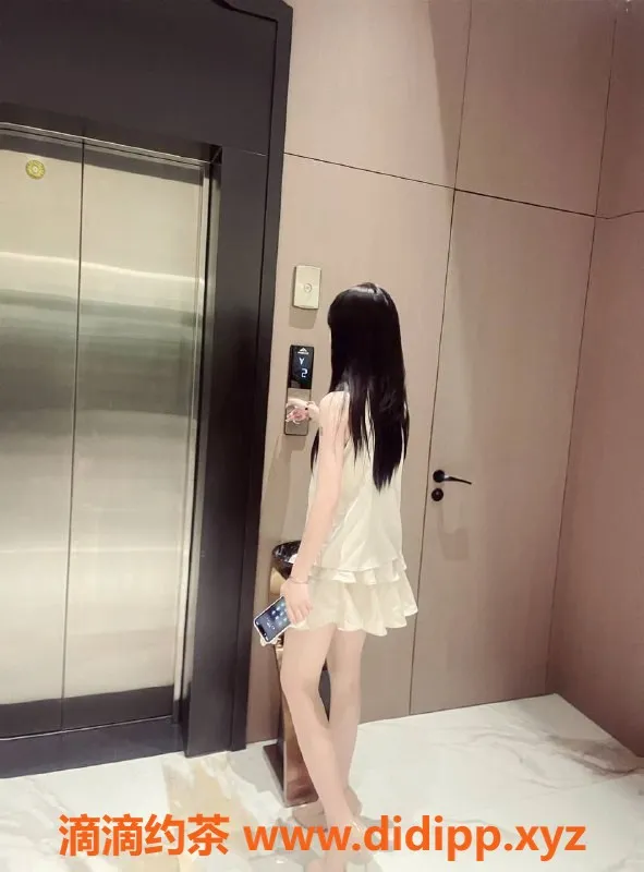 重庆楼凤-渝北笑笑，18岁163cm嫩妹，B罩杯热情服务