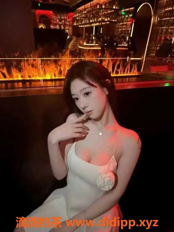 广州楼凤-荔湾26岁奈雪，超值诱惑服务任你选