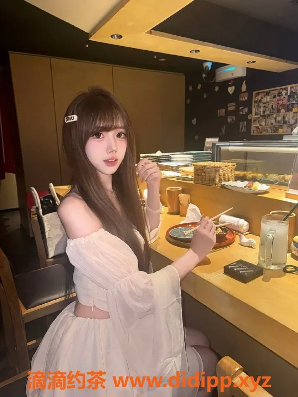 杭州楼凤-杭州女神艺名：杨杨，身高168，费用1500起