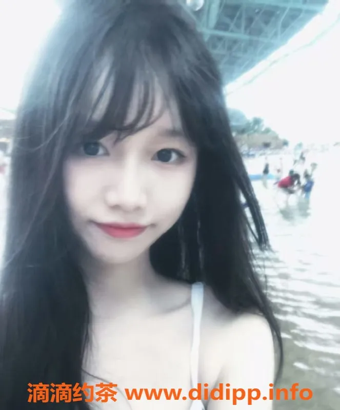 重庆楼凤-九龙坡19岁青舌，42kg，36C女神热情服务