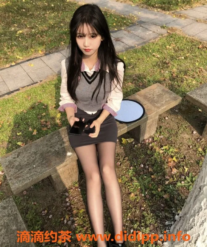 重庆楼凤-九龙坡19岁青舌，42kg，36C女神热情服务