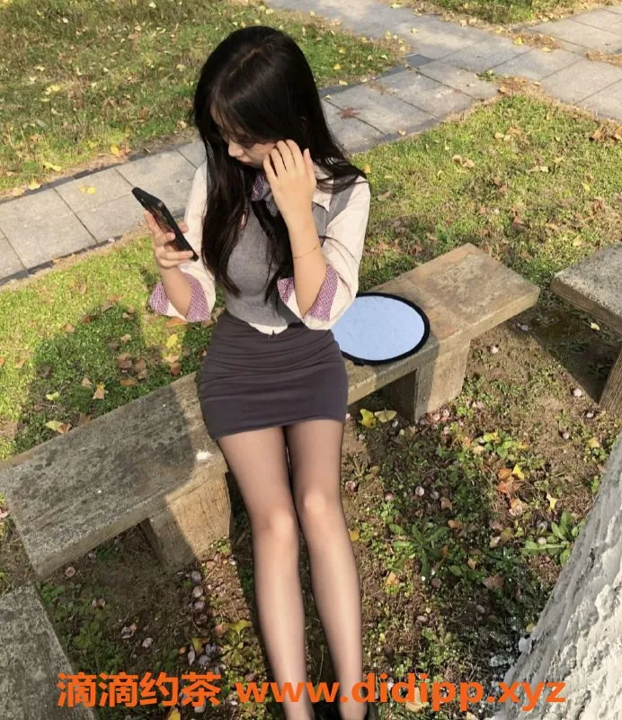 重庆楼凤-九龙坡19岁青舌，42kg，36C女神热情服务