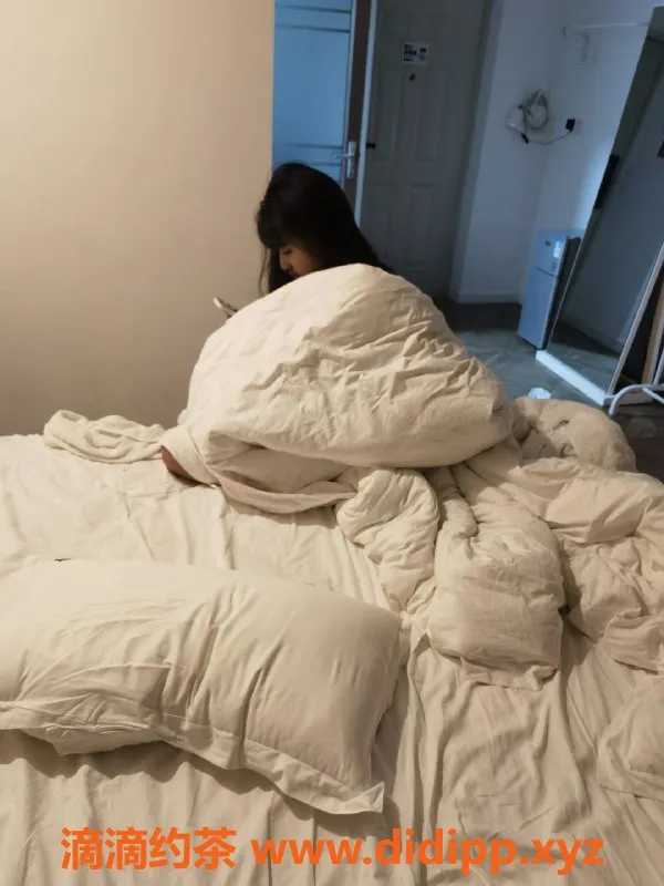 成都楼凤-成都嫩妹歪歪，165cm匀称身材，700元超值体验！