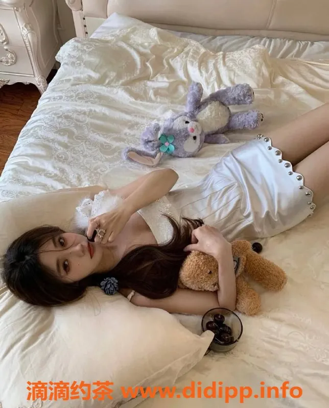 成都楼凤-成都佩奇，18岁嫩妹，身高167，服务优良