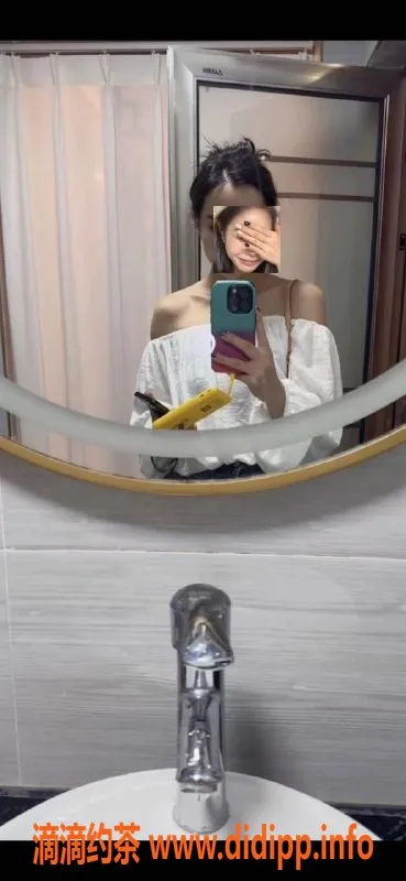 成都楼凤-锦江区依娜，9月龄6P优雅御姐服务