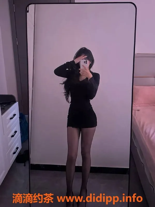 重庆楼凤-渝北小菲：25岁C+胸围165高108体重，超值服务