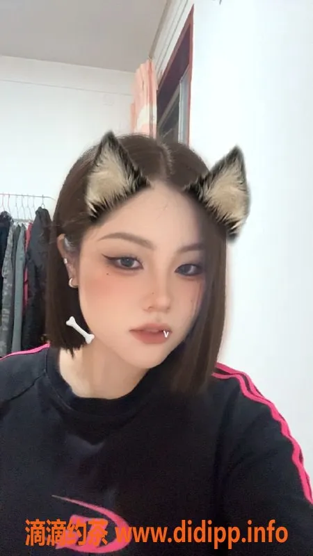 成都楼凤-金牛区媛媛，4P大奶嫩妹车体验