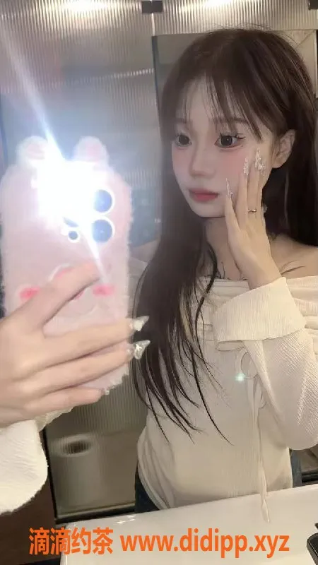 成都楼凤-成华区小矮矮大奶白虎，身材紧致，服务出色