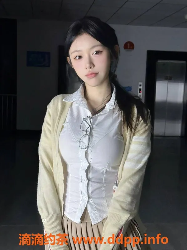 杭州楼凤-上城区小依依，165身高，21岁，34C奉上服务