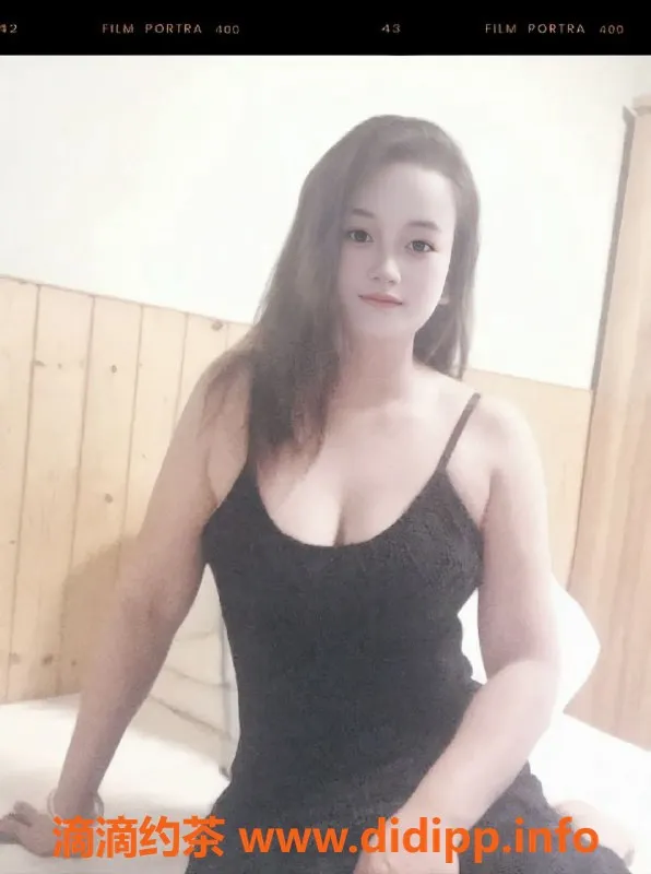 深圳楼凤-深圳龙岗小小，23岁160cm，胸围38D，服务多样