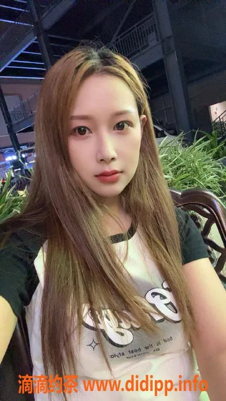 郑州楼凤-东区梦梦25岁，身高163cm，体重49，提供多种服务