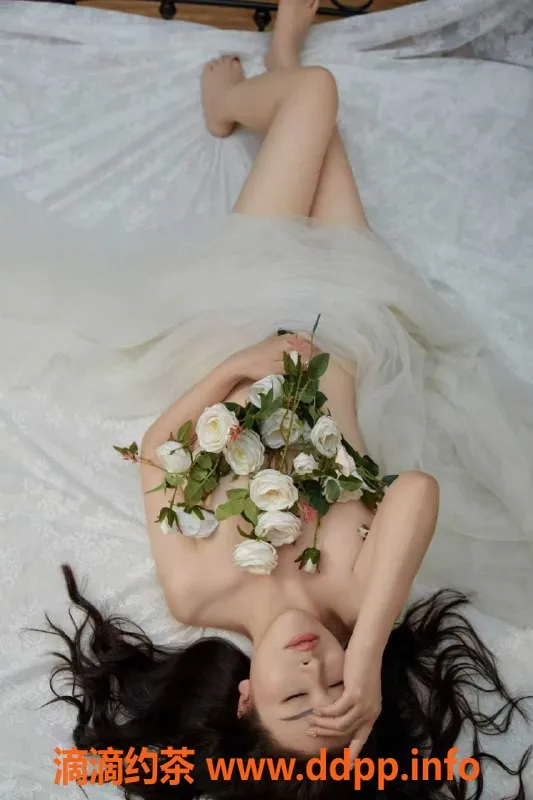 深圳楼凤-福田金凤：33岁性感少妇，162cm，洗吹做只需300