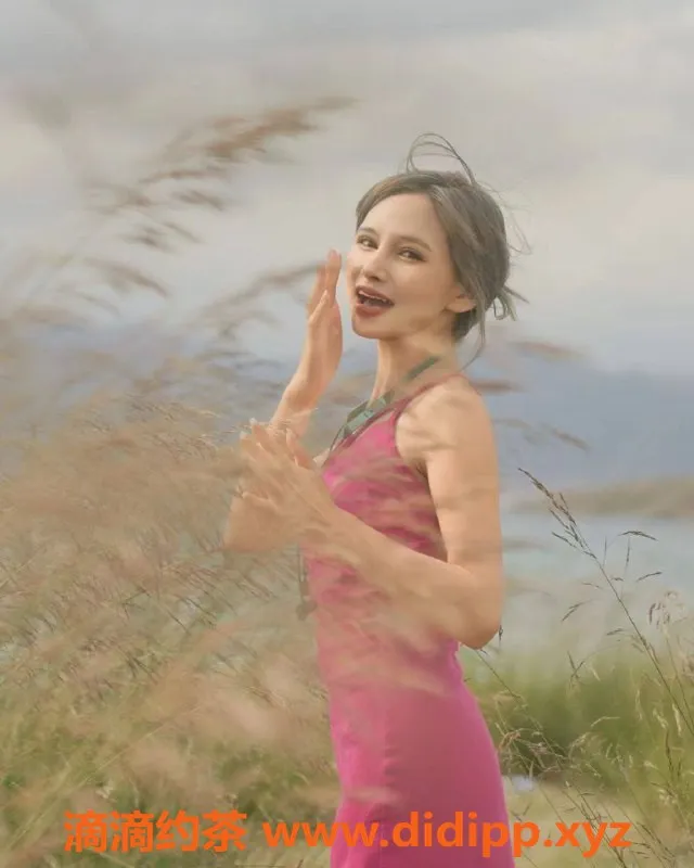 郑州楼凤-郑州25岁莎莎，160cm、49kg性感伴游服务