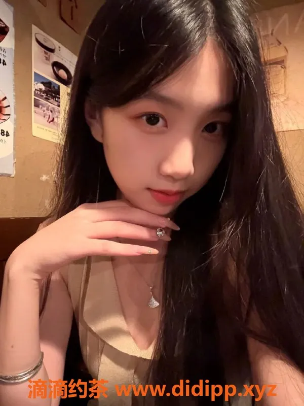 广州楼凤-荔湾区21岁静婉学妹，166CM高挑身材等你来约