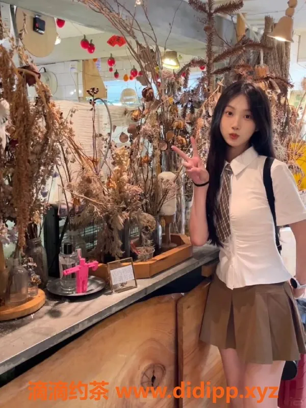 广州楼凤-荔湾区21岁静婉学妹，166CM高挑身材等你来约