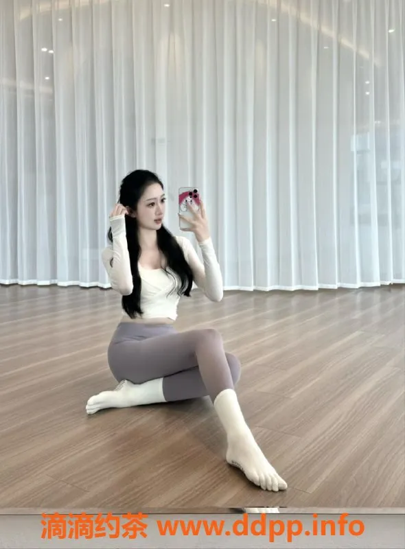 广州楼凤-天河区23岁瑜伽艺名星空，身高164，茶水费550