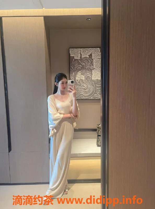 广州楼凤资源信息,天河区23岁瑜伽艺名星空，身高164，茶水费550