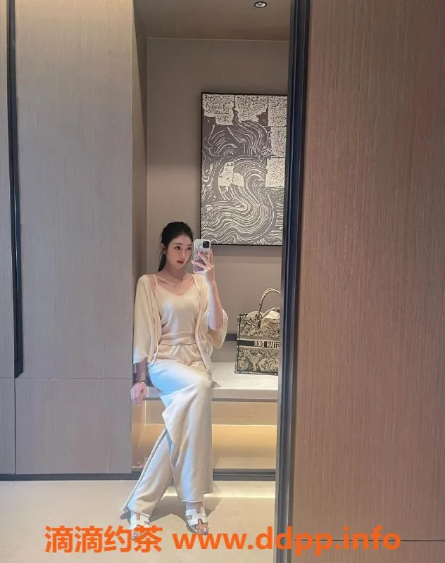 广州楼凤-天河区23岁瑜伽艺名星空，身高164，茶水费550