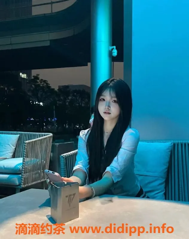 成都楼凤-悦宝｜163cm 105斤 19岁新妹子，600元体验