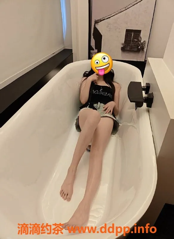 昆明楼凤-盘龙区雪儿：大长腿眼镜妹，700元起