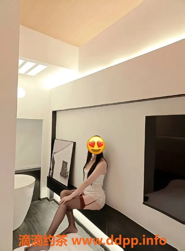 昆明楼凤-盘龙区雪儿：大长腿眼镜妹，700元起