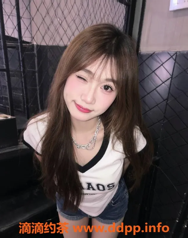 郑州楼凤-郑州金水区小晚禾，20岁身高163cm，体验陪🛁调情服务