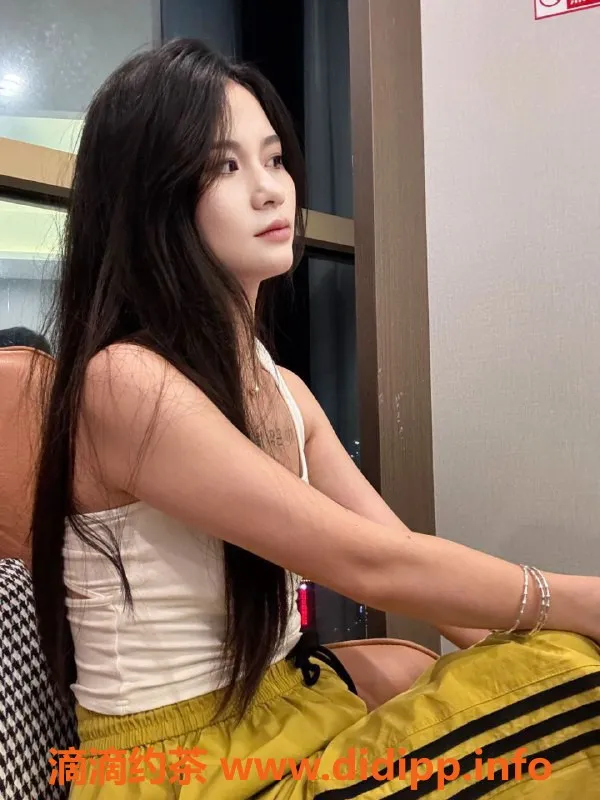 昆明楼凤-曲靖小点点，700元至尊服务，享受按摩与亲吻