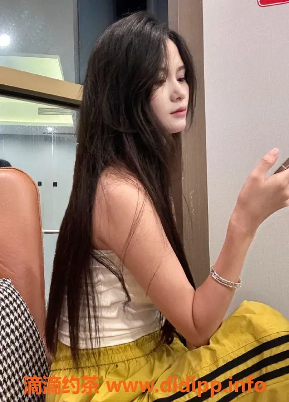 昆明楼凤-曲靖小点点，700元至尊服务，享受按摩与亲吻