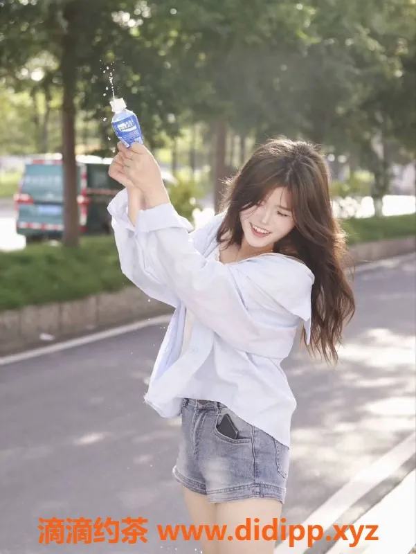 东莞楼凤-大朗柚子，700元起，服务超赞