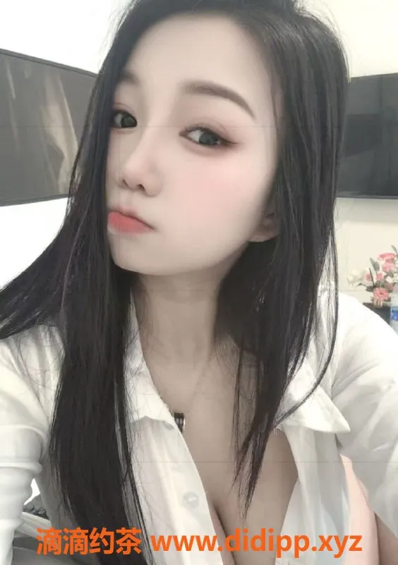 深圳楼凤-罗湖小雪25岁，36C大胸诱惑，私密服务等你来体验