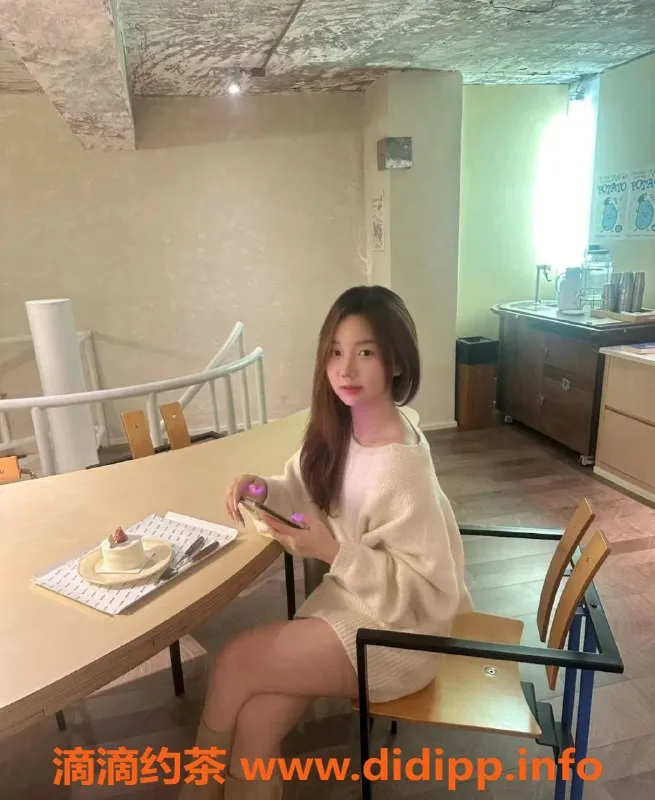 广州楼凤资源信息,广州天河23岁嫩妹cc，身高164cm，胸围36E