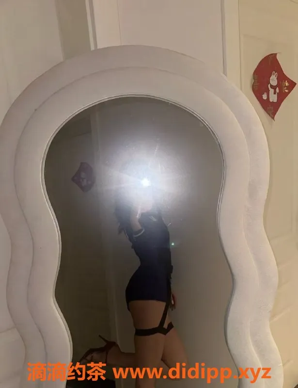 广州楼凤资源信息,广州天河23岁嫩妹cc，身高164cm，胸围36E