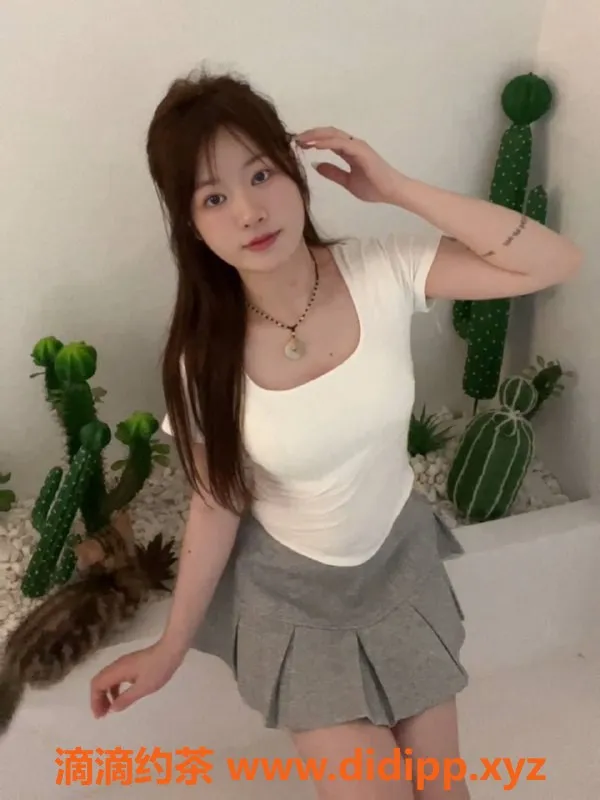 成都楼凤-成华区嫩妹薏米，165cm服务到位，课费实惠