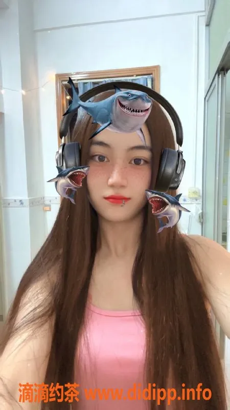 深圳楼凤-宝安小柒，性感制服，优质服务，包夜2500