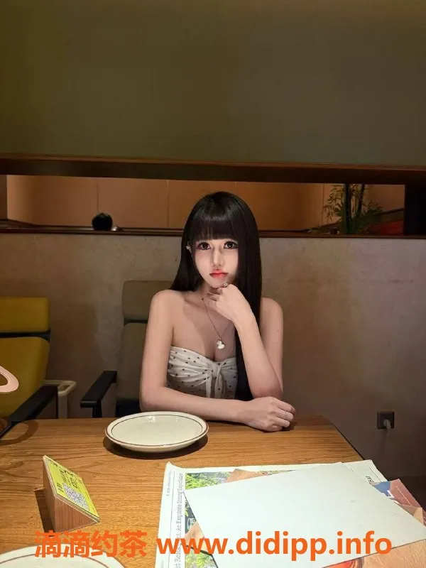 成都楼凤-成华区御姐橘子，24岁身高165体重99