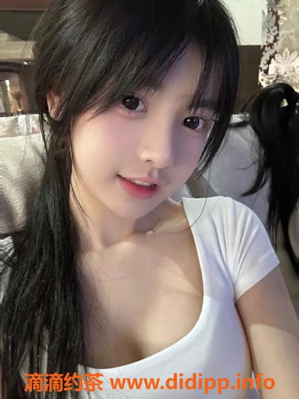 广州楼凤-天河知夏19岁ชา水费700起，160高43重35C