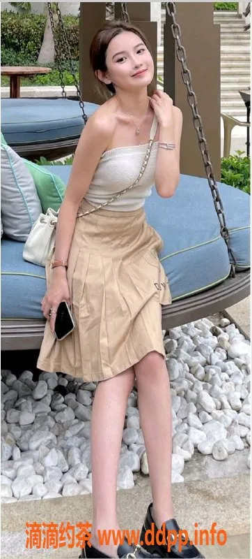 广州楼凤-天河高挑嫩妹蓝精灵，20岁168cm，服务多样