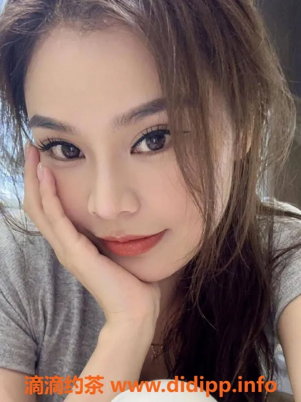 郑州楼凤-二七区33岁十月，171cm 65kg 迷人服务等你体验