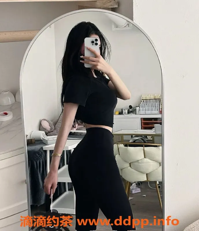 重庆楼凤-向晚，渝北168cm B+罩杯口交服务，全天欢迎