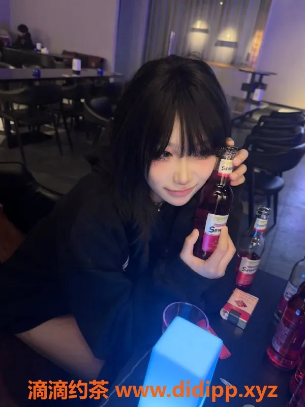 成都楼凤-成华区18岁小月月，身高165，体重95斤，颜值在线