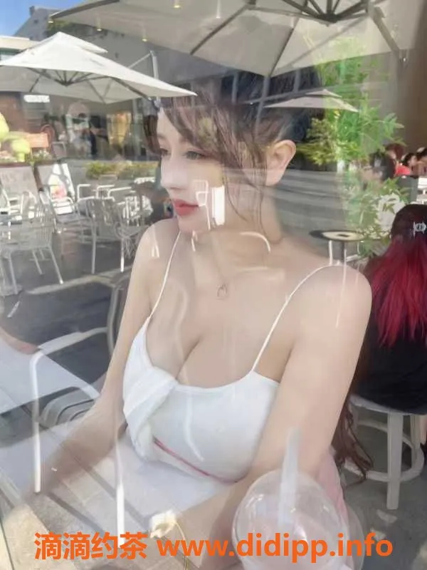 深圳楼凤-罗湖巨乳翘臀小妖精，优质服务让你心动