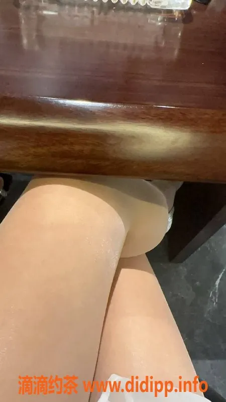 昆明楼凤-西山区小柠檬，600元起，制服丝袜服务等你体验！